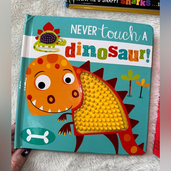 Book Bundle - Picture 7 of 13